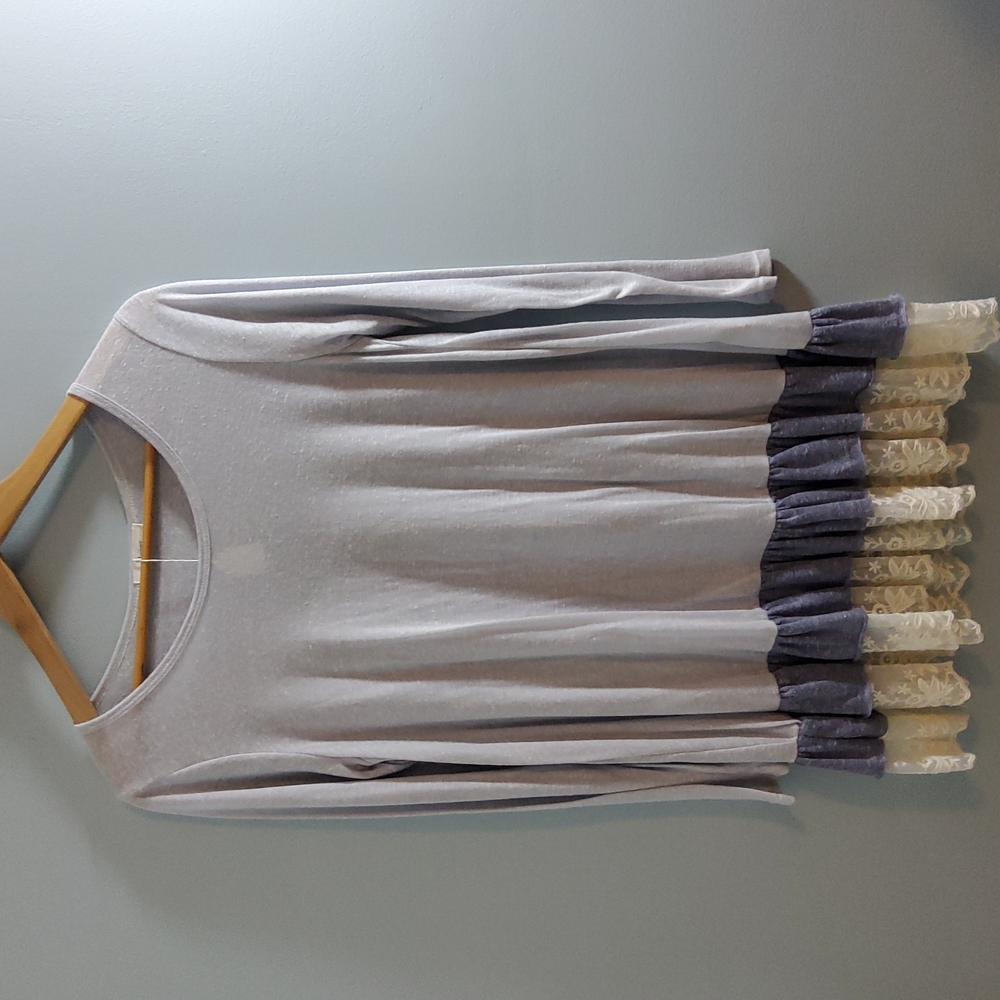 New Steezyer tunic topmwith ruffled bottom size medium